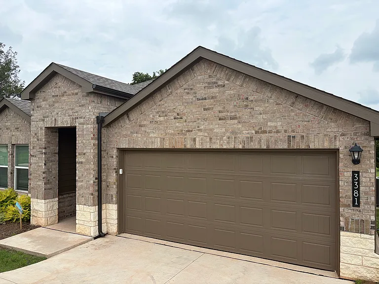 3381 Oak Rdg — Photo 1