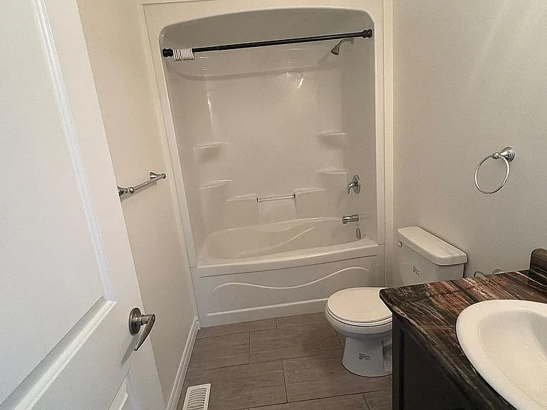 10.5 Dufferin St #16 — Photo 16