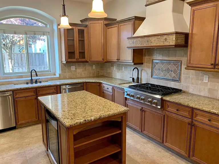 480 W Warwick Ave — Photo 2