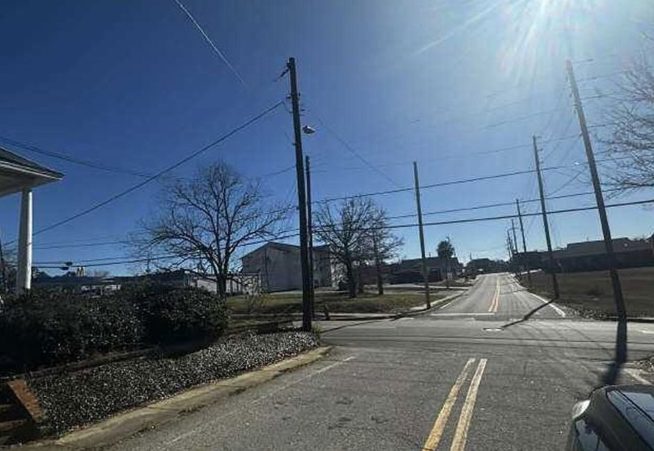 Exterior Neighborhood (street photo)