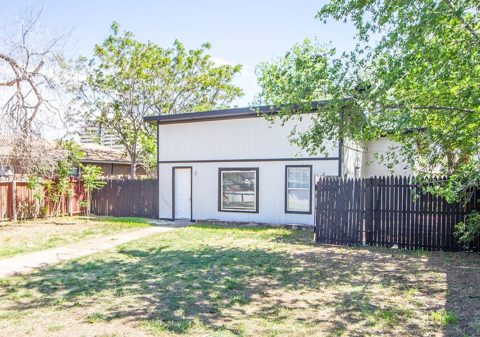 Updated 2 bed 1 bath house — Photo 1