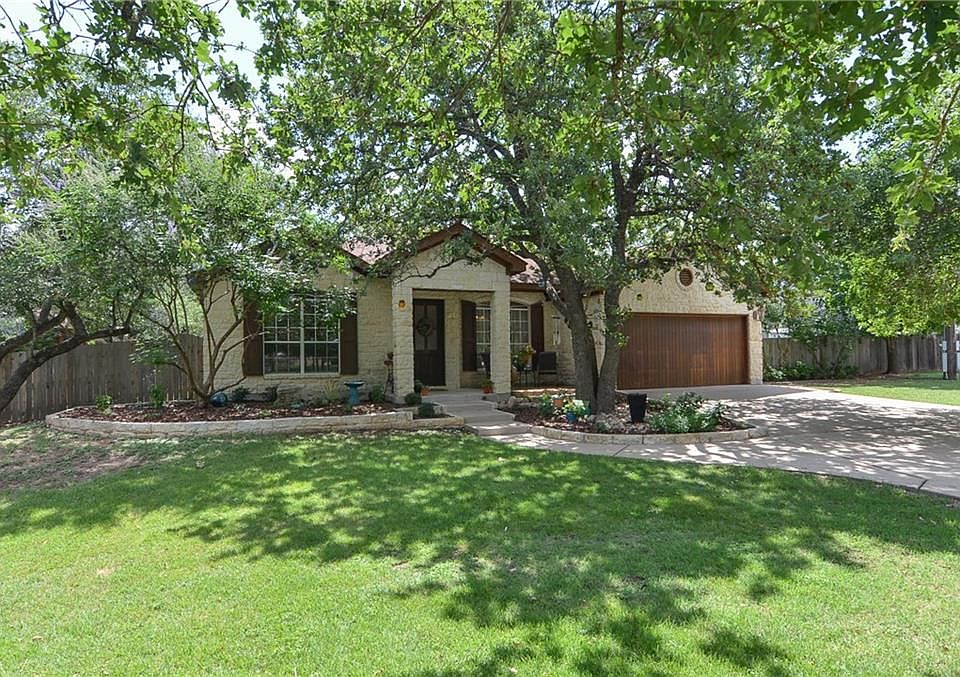 1st image of 214 Carriage Oaks Dr
