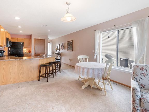 5th image of 1305 Amelia Dr APT 1