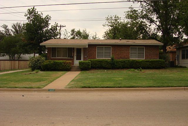 1st image of 812 W Washington Dr
