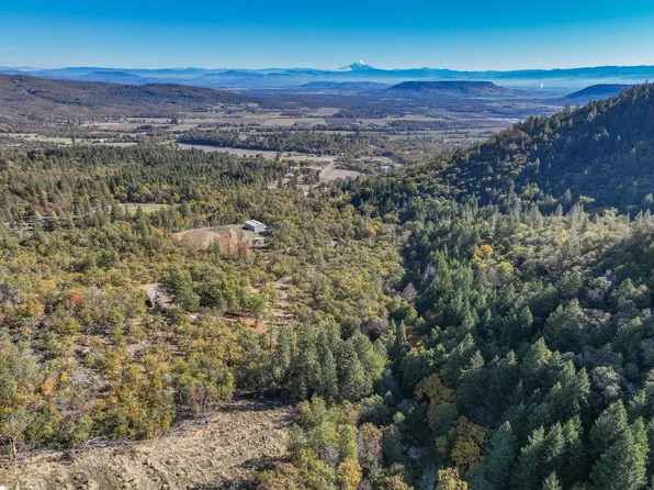 1893 Holcomb Springs Rd, Gold Hill, OR 97525