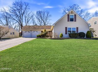 5 Berkshire Dr, Howell, NJ
