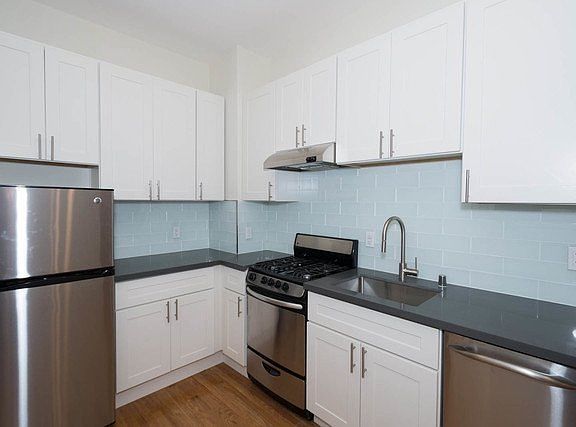 2nd image of 1036 Polk St