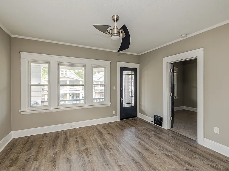 2135 W 105th St — Photo 10