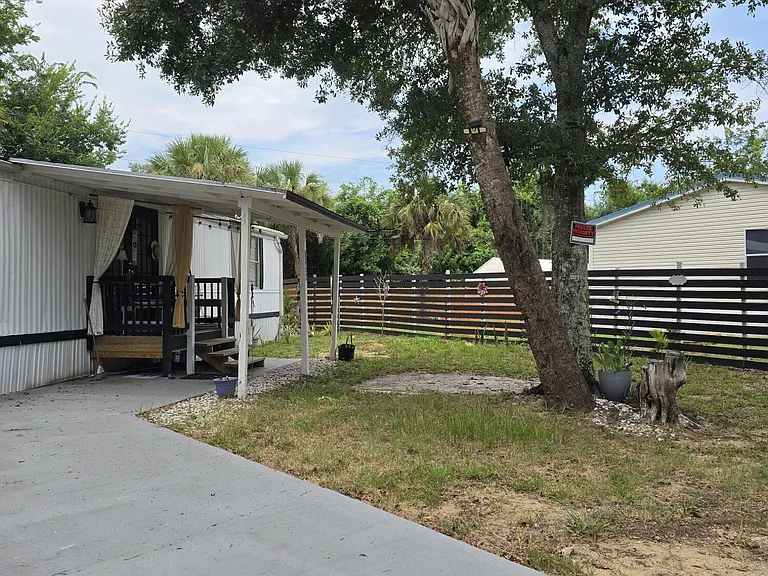 6863 Columbine Dr — Photo 2