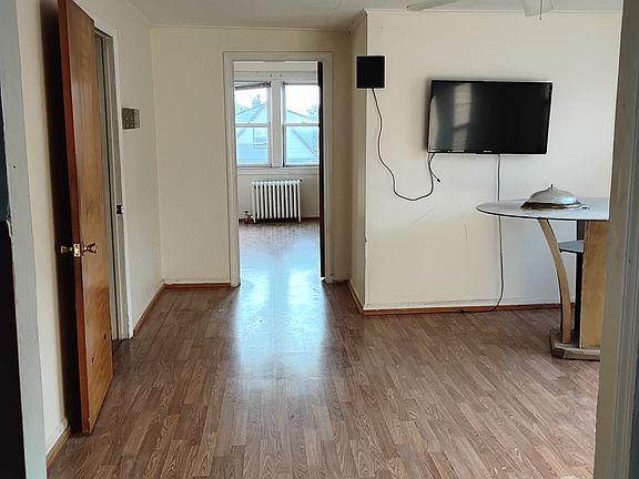 5th image of 142 W 31st St #C