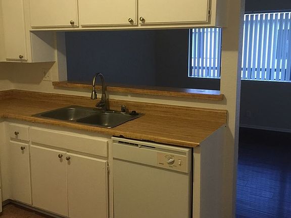 3rd image of 11503 Menlo Ave APT 7