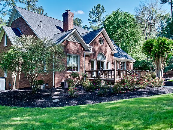 4th image of 301 Mossycup Oak Ct