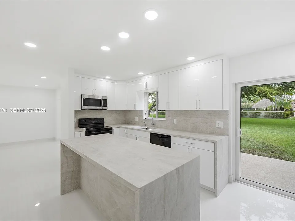 22384 Thousand Pines Ln