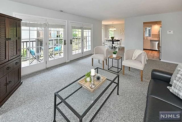 1st image of 186 Surrey Ct