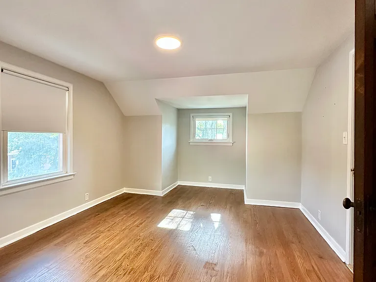 932 Robinson St — Photo 20