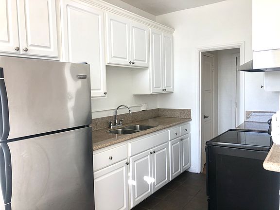 4th image of 849 S Oxford Ave #208