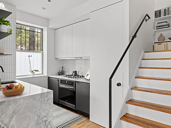4th image of 372 Dekalb Ave APT 1O