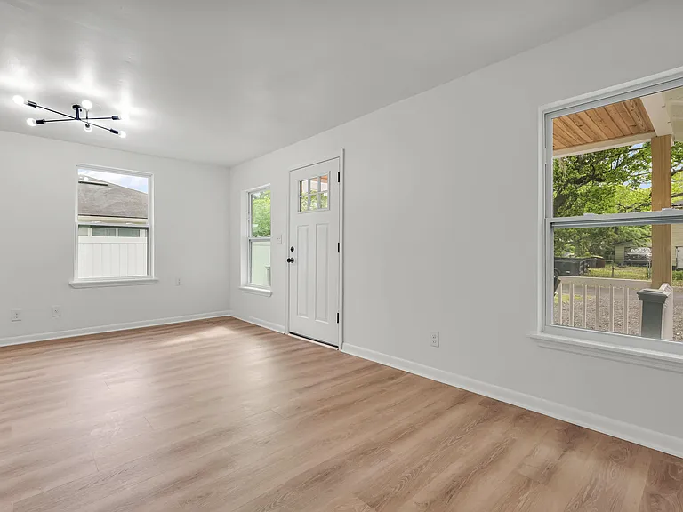809 Owen Ave — Photo 7