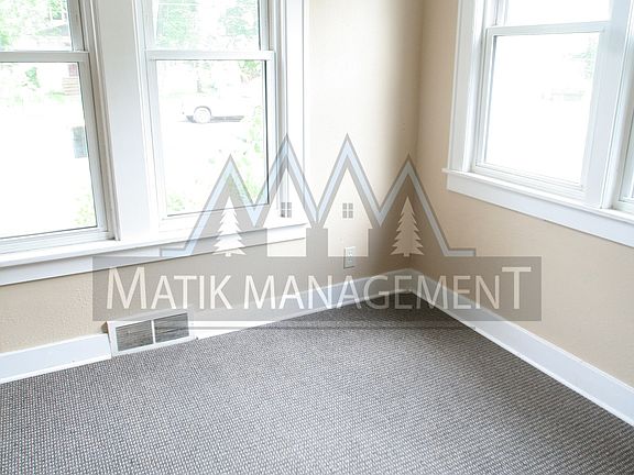 3rd image of 16 9th Ave NE APT 1