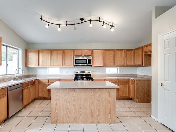 4th image of 534 N 105th Pl