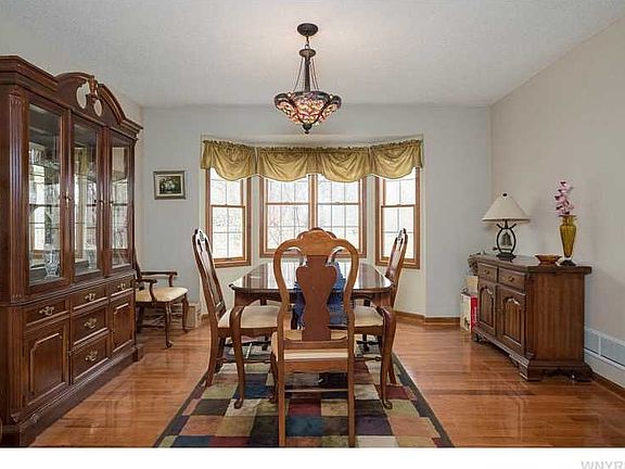 5th image of 250 Curley Dr