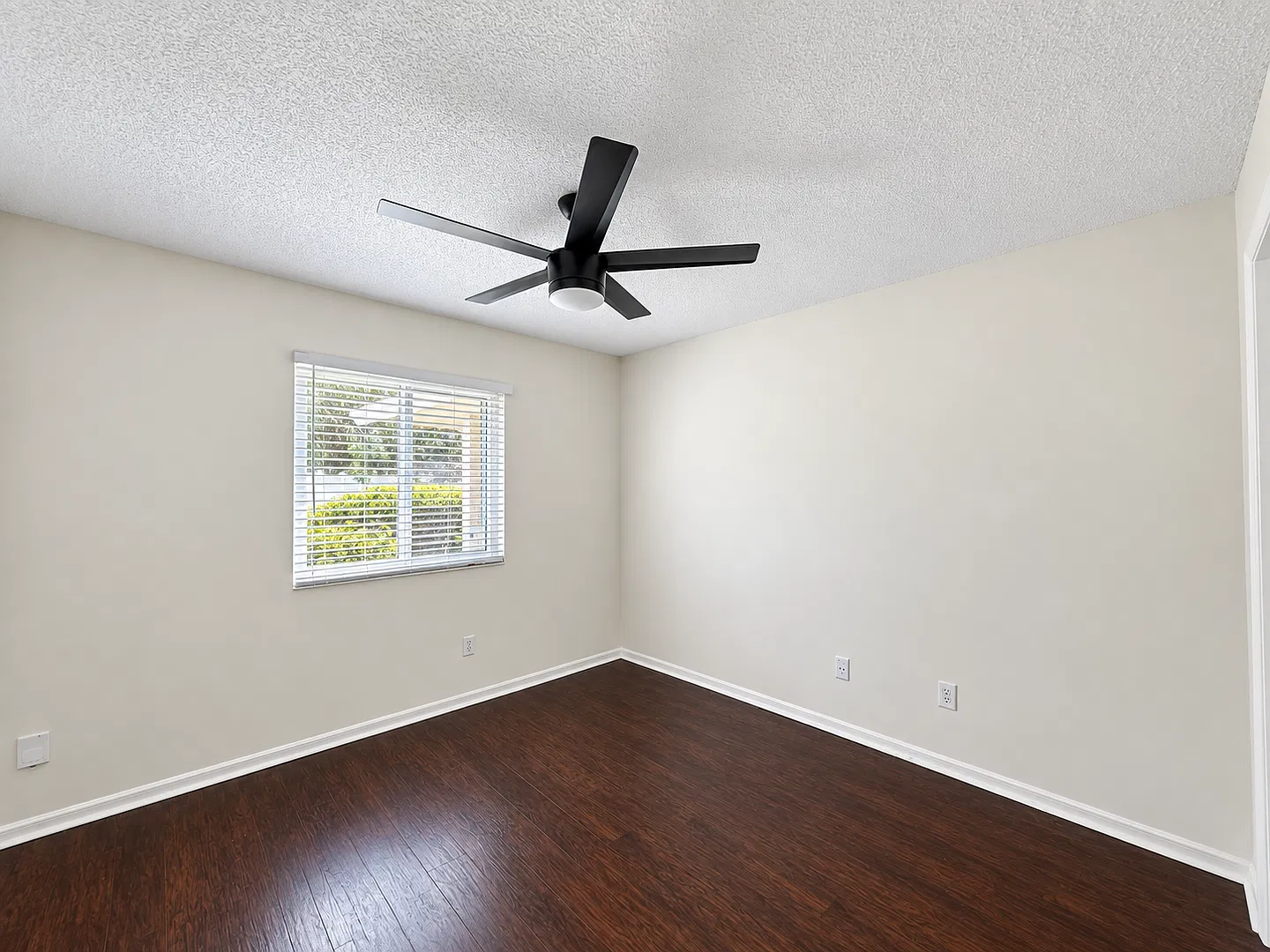 Beautifully Updated and Move In Ready in Oviedo — Photo 4