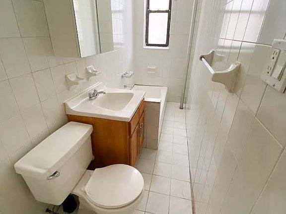 4th image of 32-42 41st St #Ee1