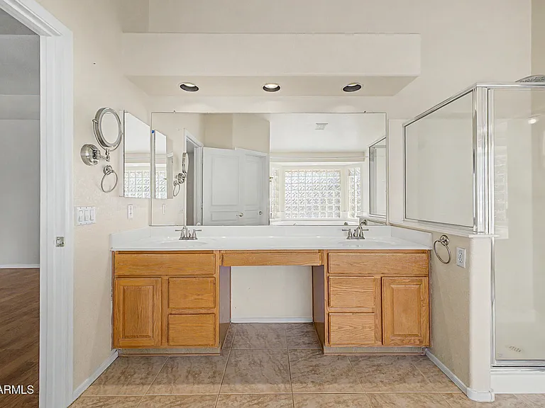 1722 E Samuel Dr — Photo 29