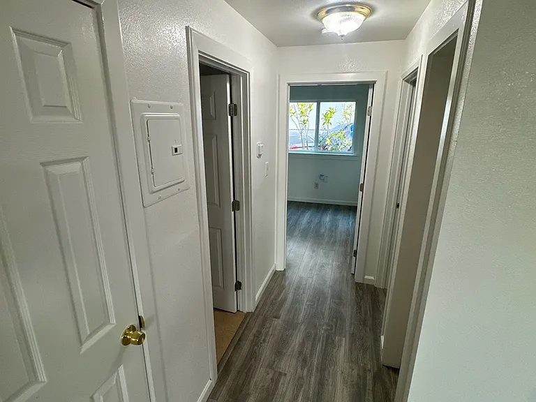 Stanford Avenue Apartments — Photo 6