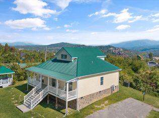 807 Wattle Blossom Way, Gatlinburg, TN 37738