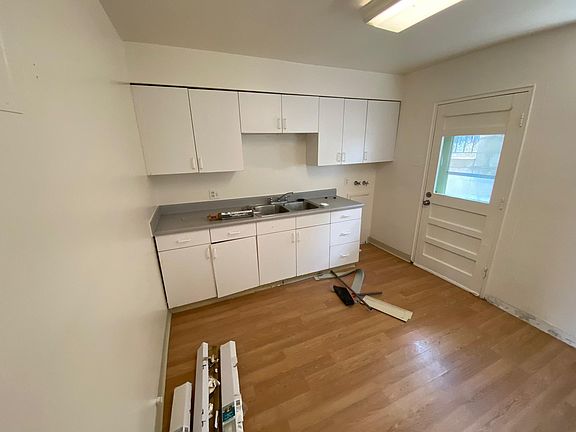 5th image of 2348 1/2 S Race St