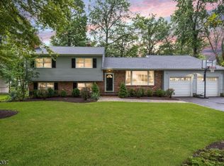 105 Sutton Dr, Berkeley Heights, NJ 07922