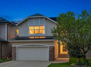 98 S Cougarstone Close SW, Calgary, AB T3H 5W3