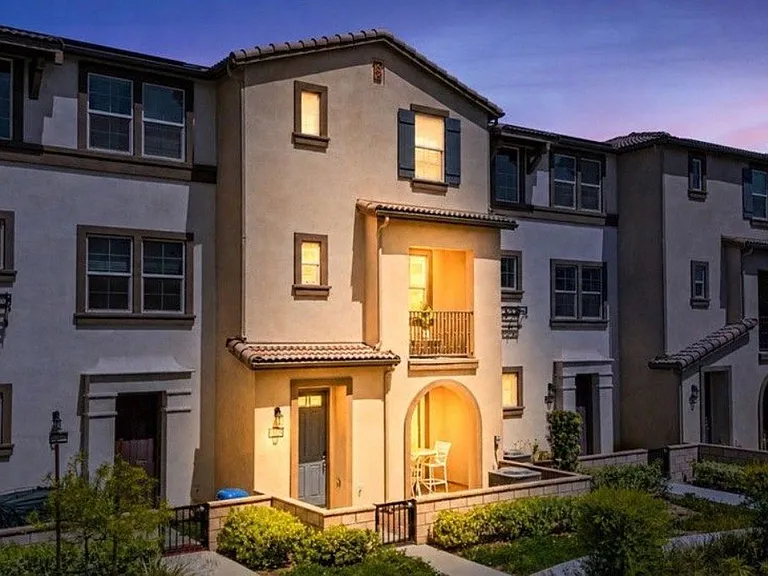 40815 Melrose Dr — Photo 1