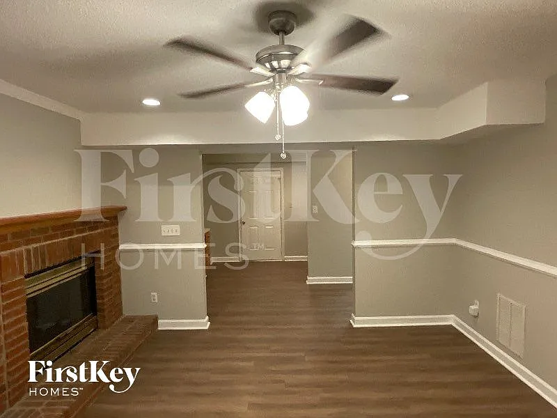 3 bed, 3.5 bath, 2245 sqft, $2,065 — Photo 2