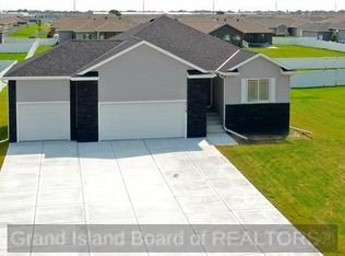 2115 Pearl Pl, Grand Island, NE 68803