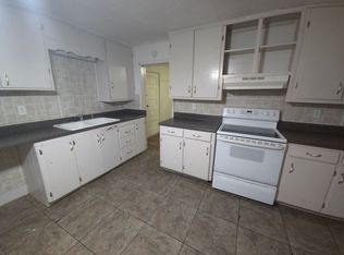 831 Grant Ave, Clay Center, KS 67432