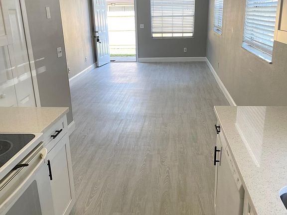 4th image of 3109 Bloomingdale Villas Ct #3109