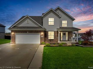 27070 Celtic Dr, Flat Rock, MI 48134