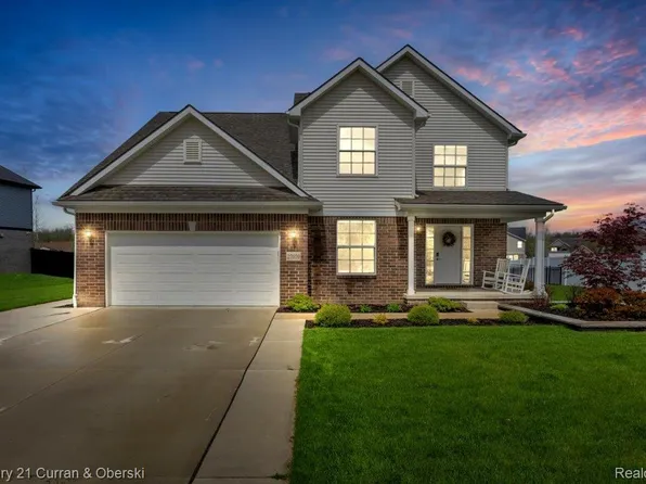 27070 Celtic Dr, Flat Rock, MI 48134