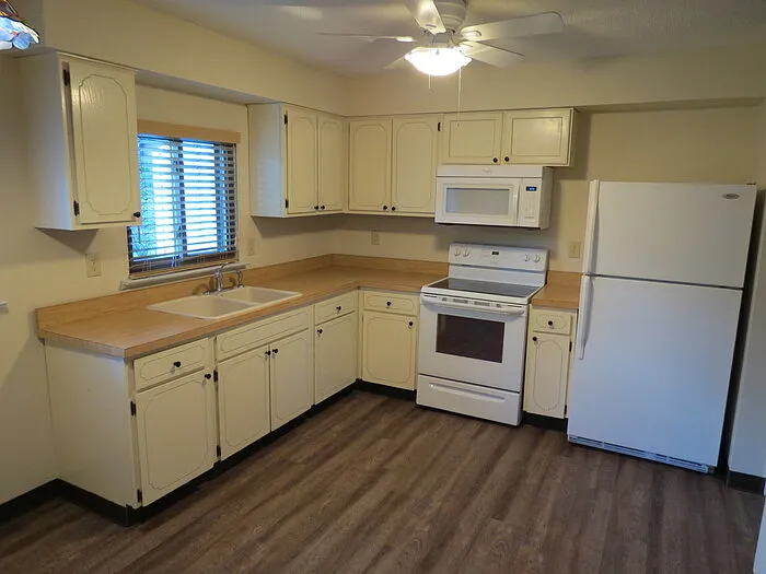 3 bed, 1.0 bath, 960 sqft, $1,475 — Photo 4
