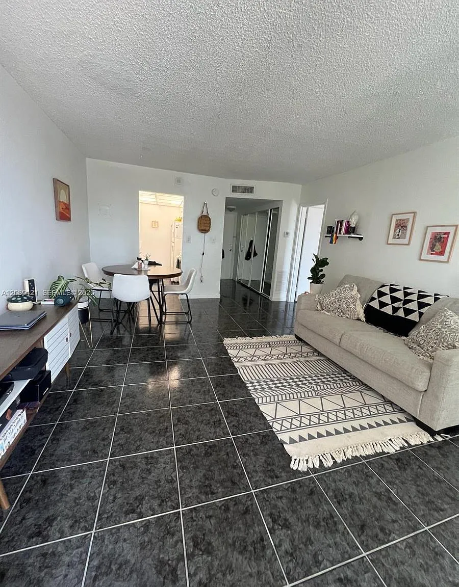 Vecino Del Mar Condo — Photo 1