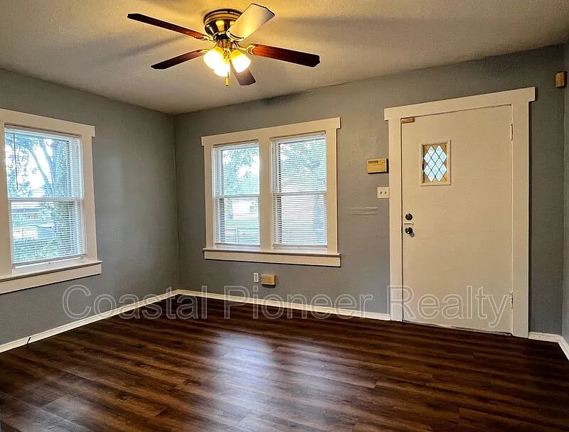 2 bed, 1.0 bath, 810 sqft, $1,725 — Photo 4