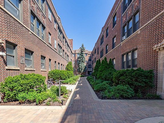 5th image of 5301-5309 S Ellis Ave #1003-2H