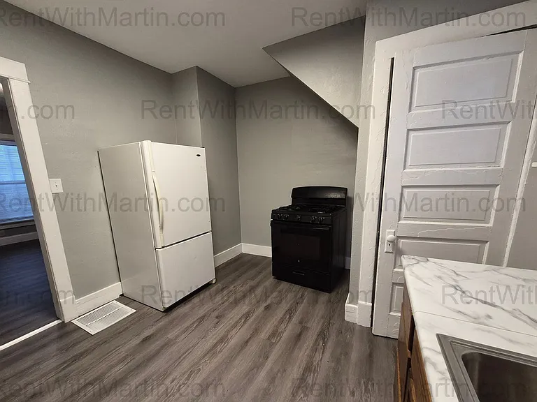 1404 W 2nd St — Photo 8