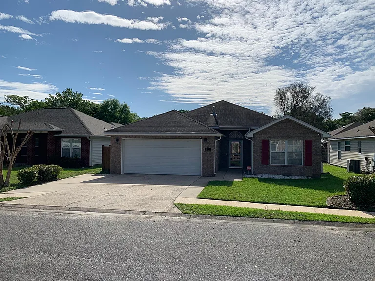 921 Scenic Oak Ln — Photo 3