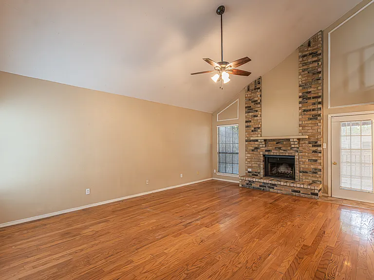 5203 Sutton Ct — Photo 4