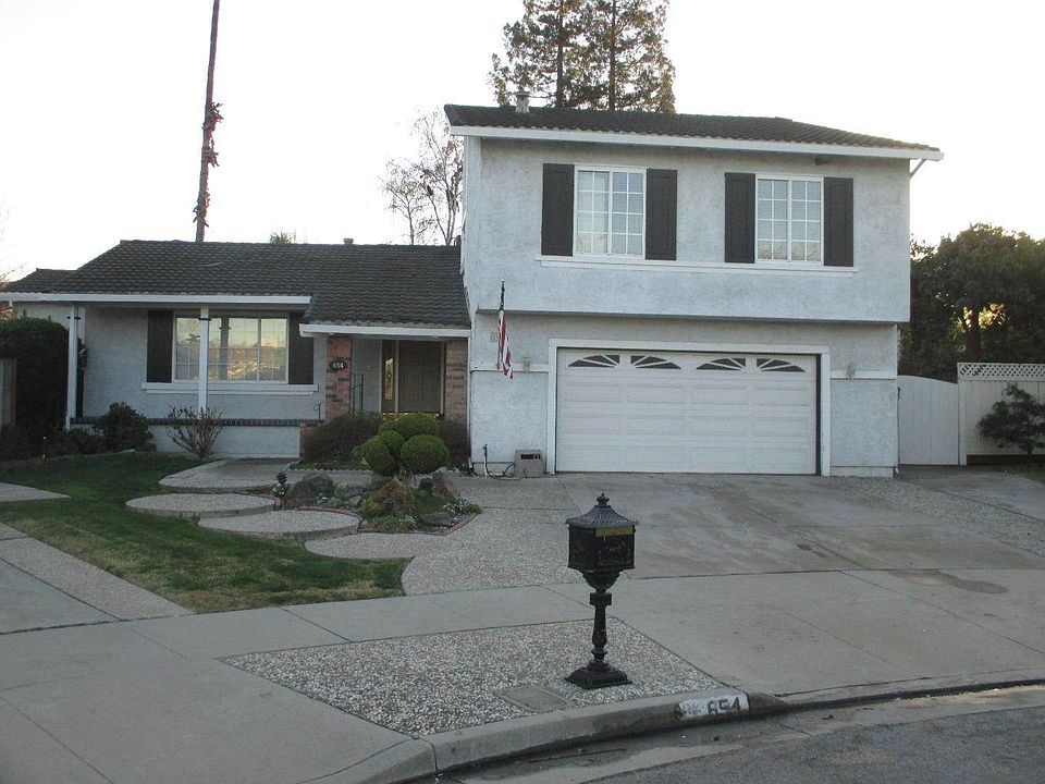 1st image of 654 New Dorset Ct