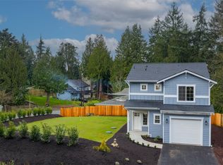 21855 Wavecrest Avenue NE, Poulsbo, WA 98370