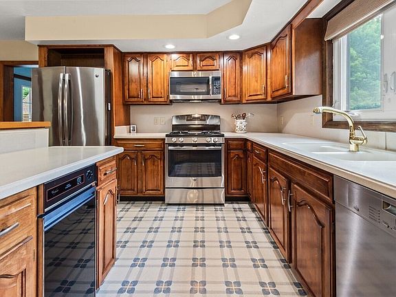 5th image of 22 Oak Cir